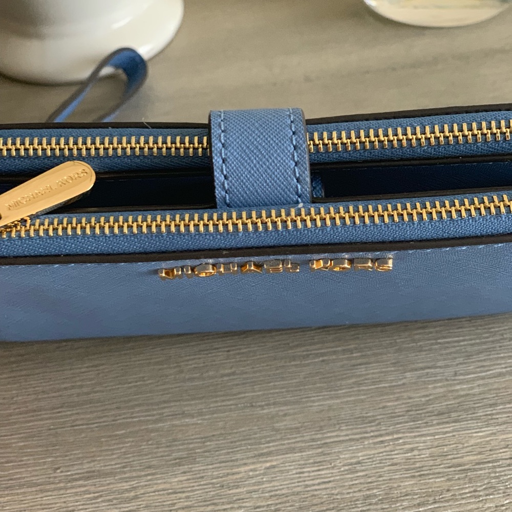 Michael Kors wristlet - Picture 3 of 7
